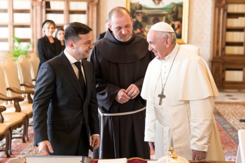 Зеленский пригласил Папу Франциска посетить Донбасс