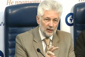 Янукович поспішив поховати свого опонента
