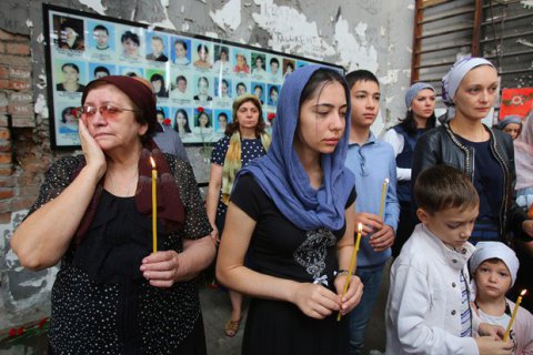 На панихиде в Беслане задержали матерей погибших детей, устроивших акцию протеста