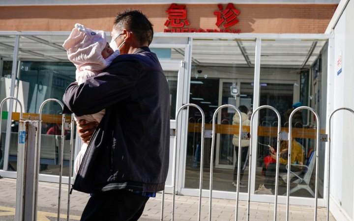 Педіатричні відділення Китаю переповнені через стрибок респіраторних захворювань
