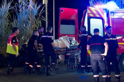 У результаті теракту в Ніцці загинули 10 дітей, 54 потрапили до лікарні (оновлено)