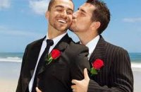 Французским геям разрешат свадьбы и усыновление детей