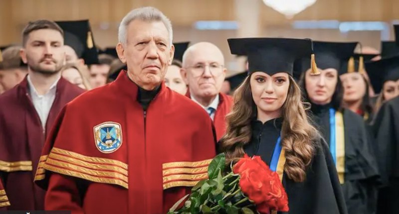 Сергій Ківалов під час випуску в Одеській юридичній академії в лютому 2025 року