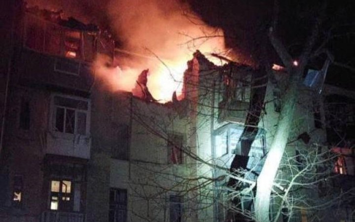 Ракетна атака на Харків: повністю зруйнований поверх будинку, є поранені (оновлено) 