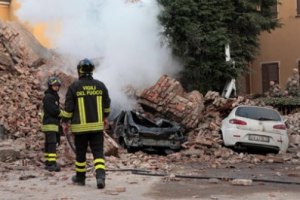 Підземні поштовхи в Італії не вщухають