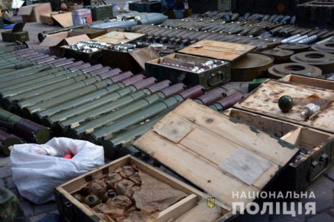 Полиция нашла огромный тайник с оружием в бывшем детском лагере возле Волновахи