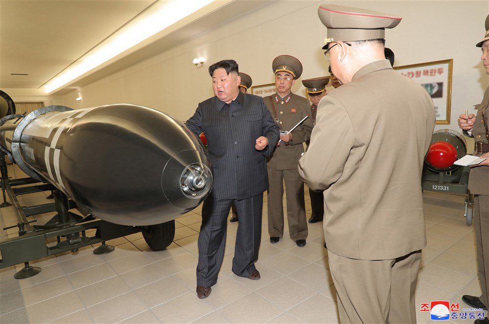 Лідер Північної Кореї Кім Чен Ин відвідав Інститут ядерної зброї