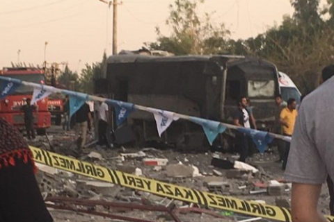 В Турции в результате двух взрывов погибли восемь человек, десятки ранены