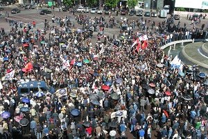 В Грузии требуют отставки Саакашвили