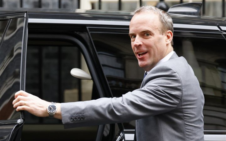 Британський прем’єр може звільнити свого заступника через звинувачення у цькуванні