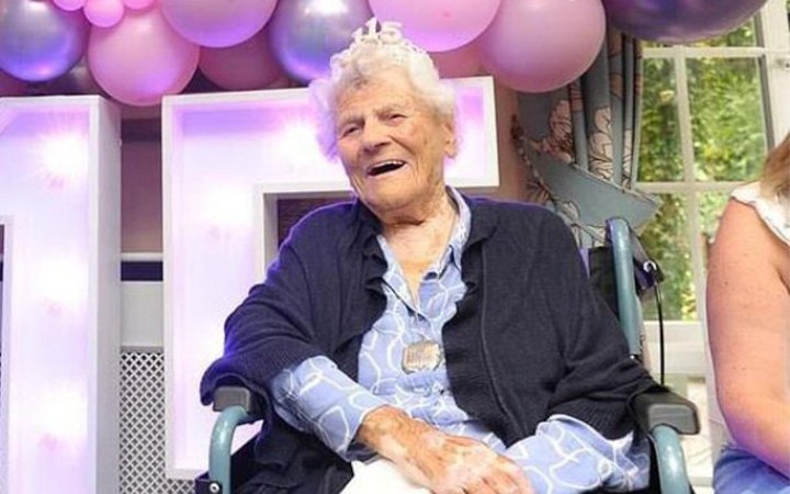 “Не пропускати можливості, мати позитивний настрой та знати міру”: найстаріша жінка світу розповіла про секрет довголіття