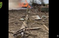 Російська авіація обстріляла керованими авіабомбами прикордоння Чернігівщини, горять житлові будинки