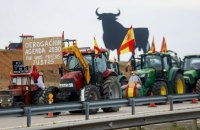 Іспанські фермери заблокували рух на низці магістралей країни