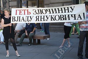 Рейтинг Януковича - 13,4%, Тимошенко - 9,6% 
