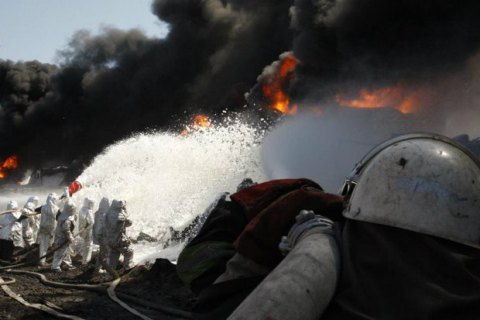 Двоє чиновників ДержНС пішли під суд через пожежу на нафтобазі під Васильковим