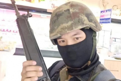 В Таиланде военный убил 20 человек и захватил заложников в торговом центре