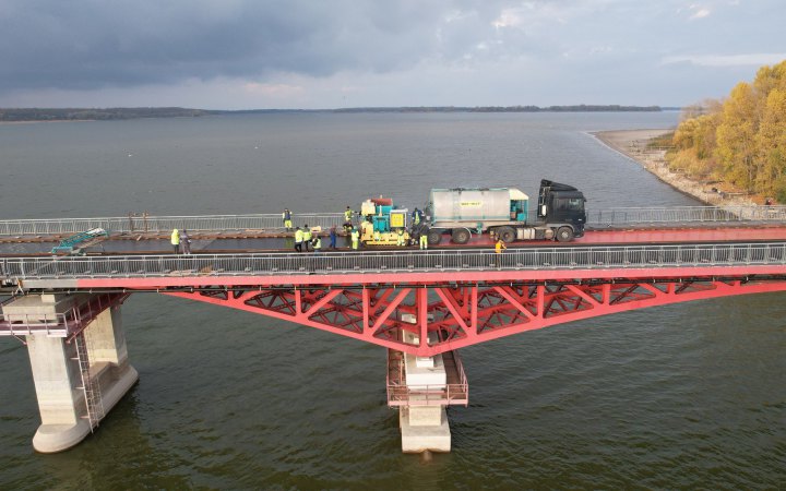 Агентство відновлення відбудовує міст через річку Сула, який важливий для звʼязку між північчю, центром та півднем України