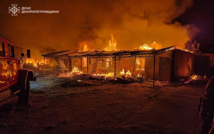 У Нікополі рятувальники потрапили під повторний обстріл