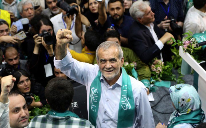 Іран голосує на позачергових виборах за нового президента