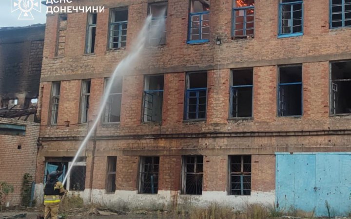 Росіяни вдарили по багатоповерхівці у Дружківці на Донеччині, постраждали двоє людей