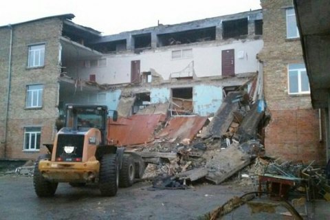 Обвалившееся здание школы в Василькове восстановлению не подлежит 