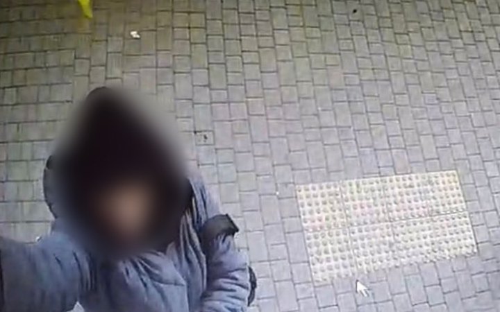 В Одесі жінці повідомили про підозру за наругу над прапором України