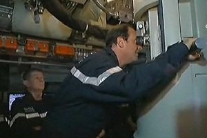 Олланд совершил погружение на атомной подводной лодке