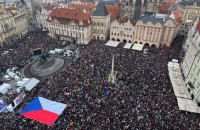 У Празі десятки тисяч людей вийшли на акцію, щоб підтримати президента Павела