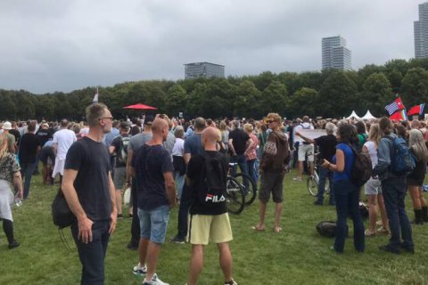 В Нидерландах протестуют против ограничений из-за COVID-19 