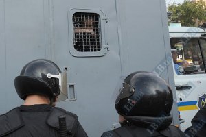 Міліція масово закуповує до виборів автозаки і водомети