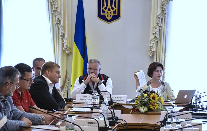 Александр Мережко (второй слева) и Ирина Венедиктова во время заседания комитета по вопросам правовой политики и правосудия, 4
сентября 2019