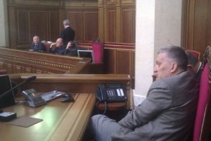 Опозиціонери знову ночуватимуть в парламенті