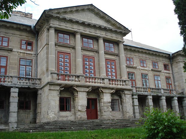  Парковый фасад дворца в Малиевцах