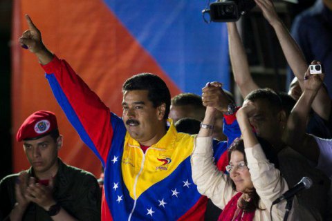 В Венесуэле оппозиция собрала почти 2 млн подписей за отставку президента