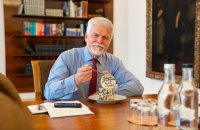 Китай припиняє всі контакти з президентом Чехії Петром Павлом