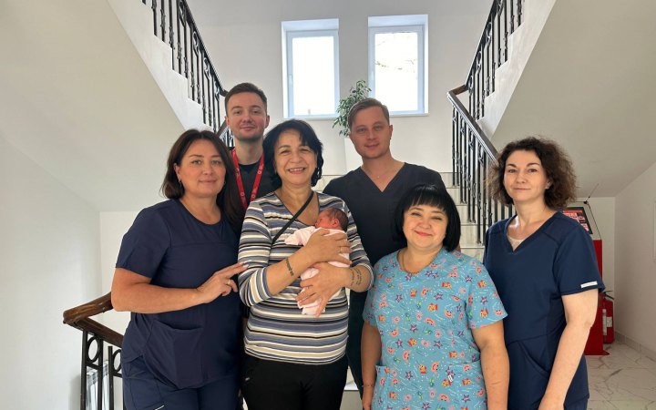 Зустрілись на фронті, закохались і стали батьками знову: захисниця у 52 роки втретє стала мамою