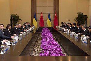 Китайцы узнали от Азарова, как хороша Украина для инвестирования