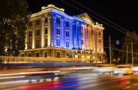 У Латвії фасад будівлі МЗС підсвітили у кольори українського прапора