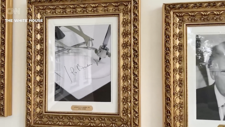 Портрет Байдена в Білому домі замінили