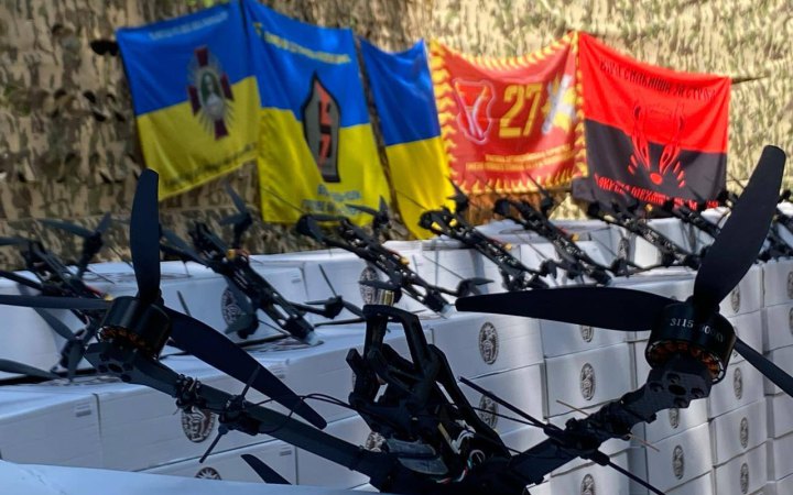 Київ передав 12 корпусу ЗСУ 3000 дронів різних типів  