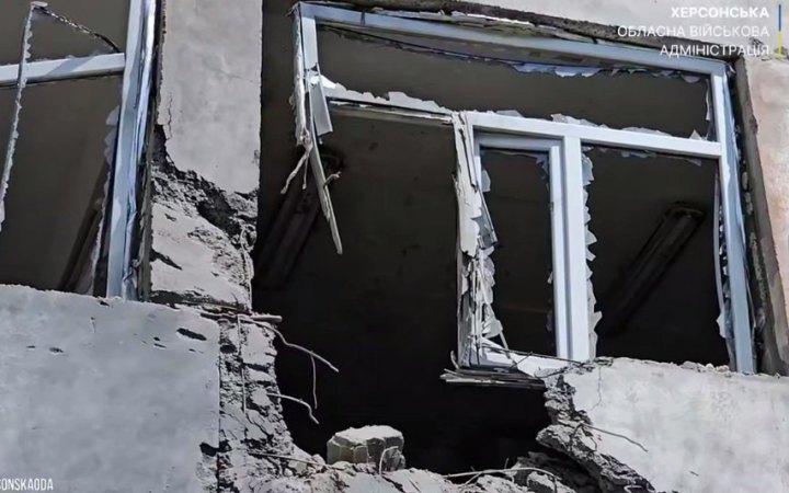 У Херсоні російські окупанти атакували будівлю лікарні, є постраждалі