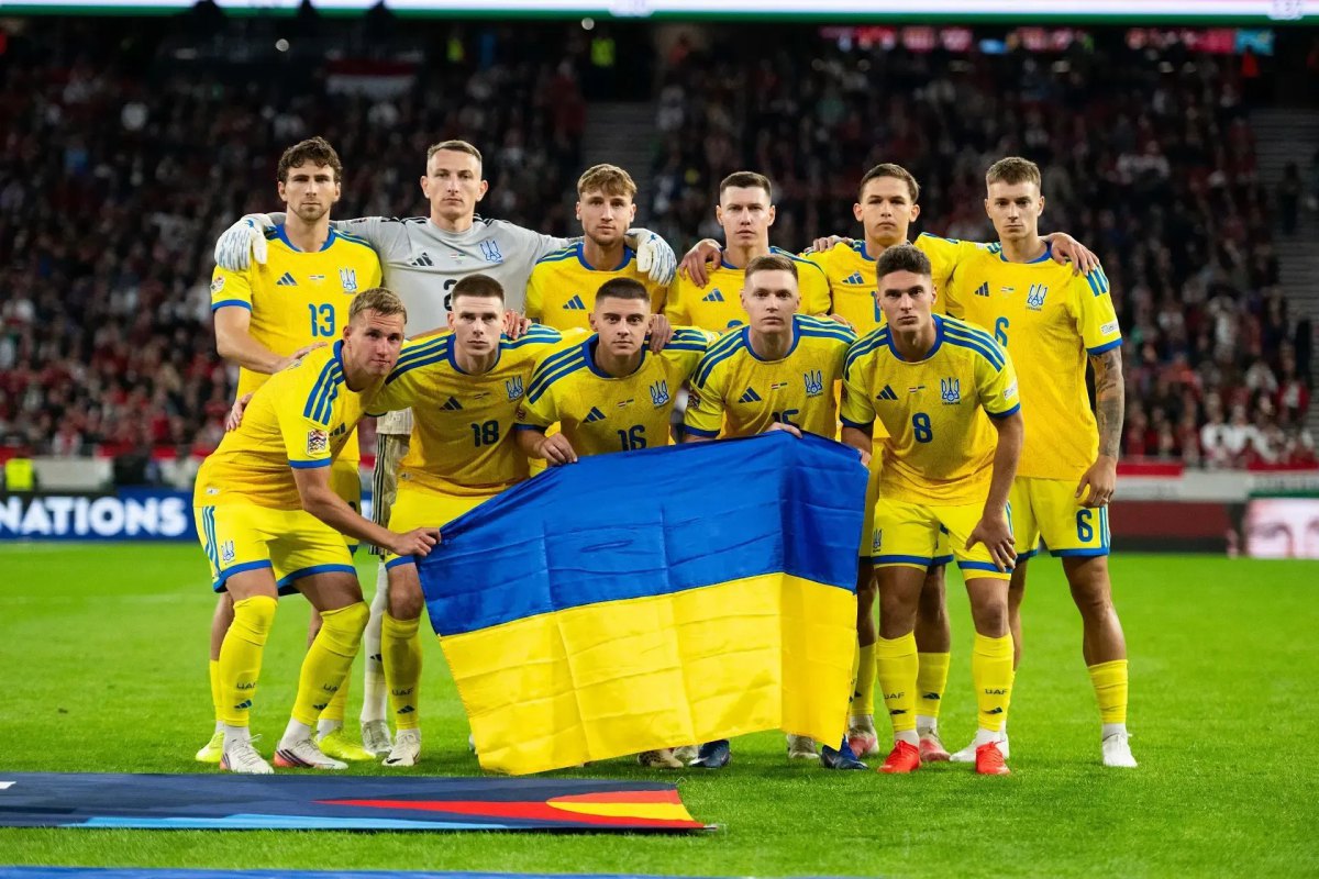 Футболісти збірної України з футболу перед стартом матчу