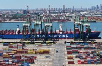 США та Китай почали стягувати нові збори у портах на тлі торговельної війни 