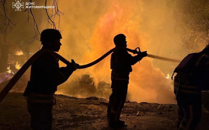 Житомирщина вночі зазнала комбінованих атак РФ, постраждав рятувальник