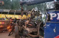 В Уганді унаслідок ДТП за участі автобусів, вантажівки і легковика загинуло 46 людей