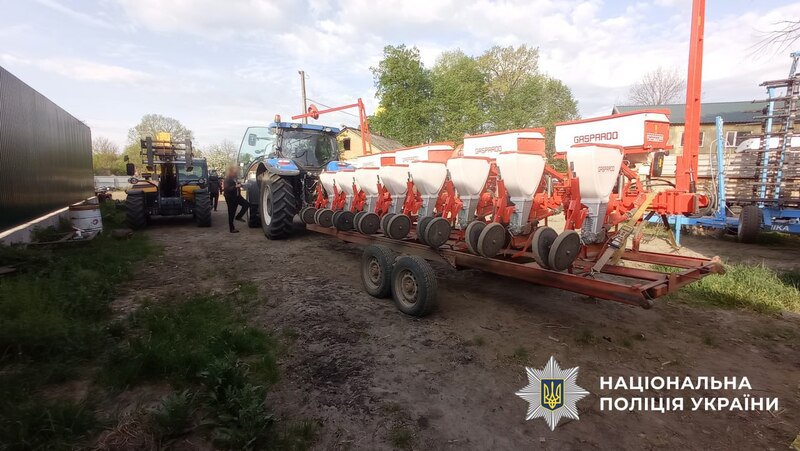 Посадовець не задекларував десятки земельних ділянок, будинки, автомобілі, автозаправні станції