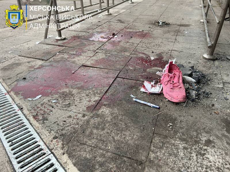 Наслідки російського обстрілу у Херсоні