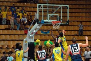 Украинские баскетболисты проигрывают россиянам на Чемпионате Европы