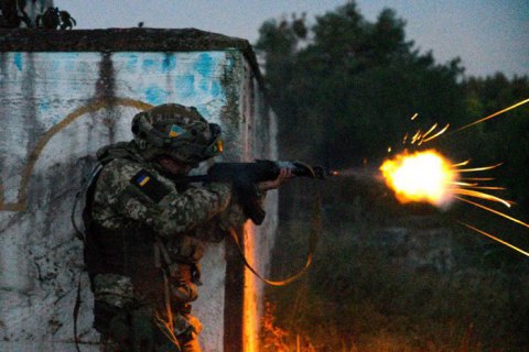 На Донбассе за сутки зафиксировано 15 обстрелов, есть потери