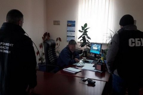 Двох керівників залізничних станцій у Житомирській області зловили на хабарі